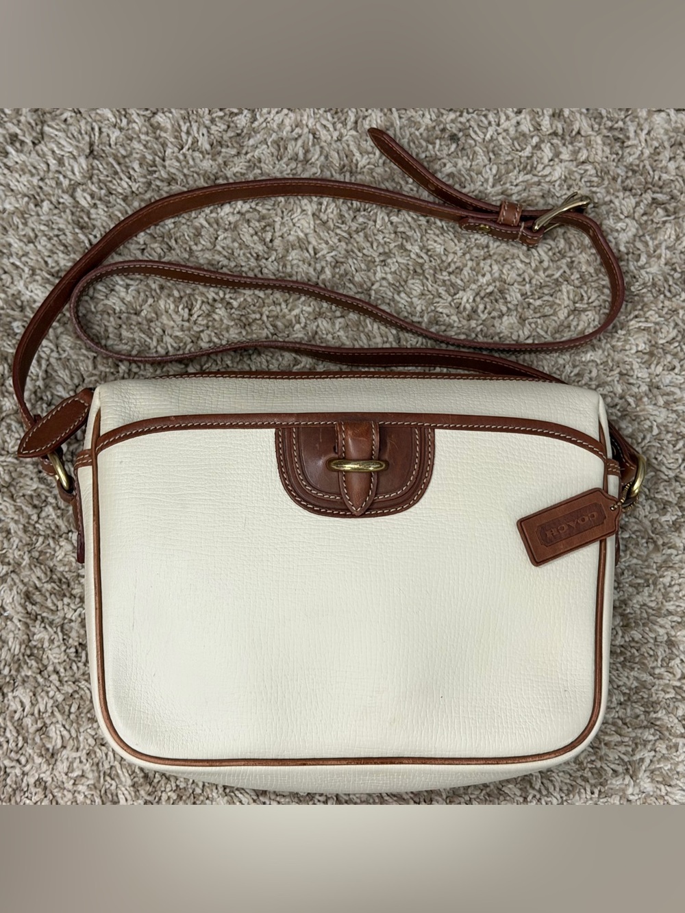 Vintage Coach 1992 Dakota Cartwright ivory/tan